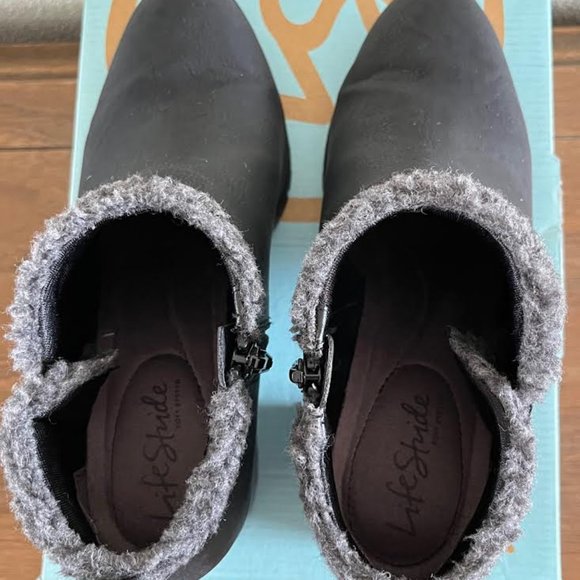 Life Stride ankle boots, Size 7M, Black w/gray fur trim - Picture 6 of 7
